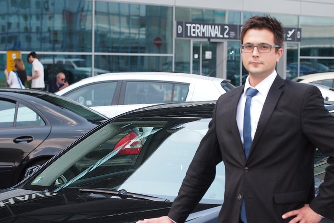 Prague Airport Shared Arrival Transfer - A look at the drivers and service style