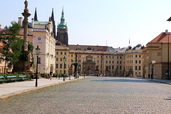Prague Airport Transfers, Praga Aeropuerto Traslados, ESPAŇOL-ENG - A ride that doubles as a first look at Prague