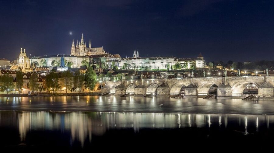 Prague: Alchemy & Mysteries Bridge and Castle Evening Tour - Alchemy, symbols, and the road toward Prague Castle