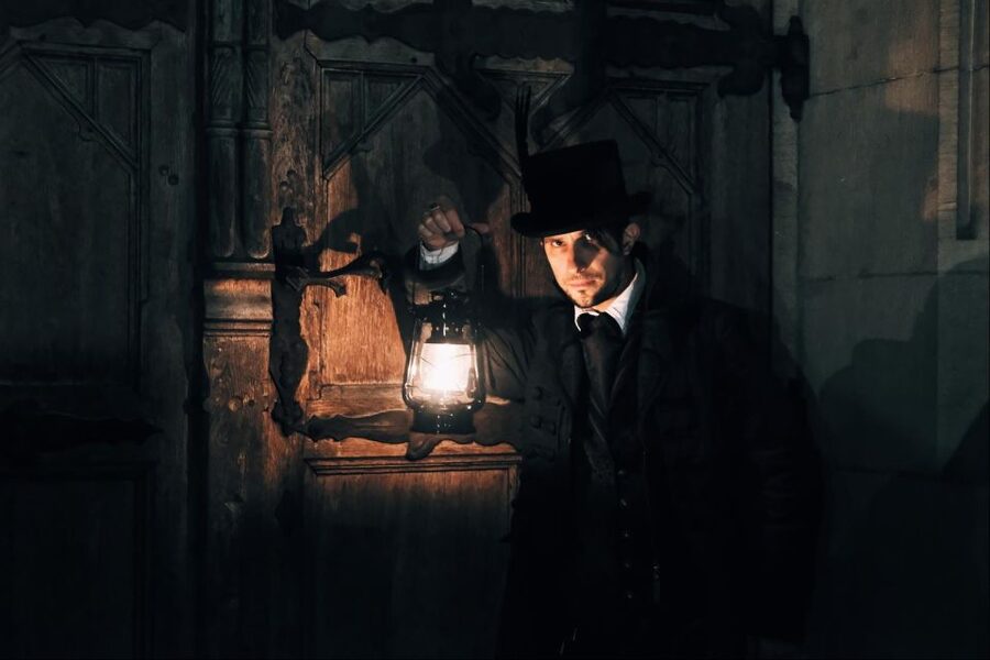 Prague: Alchemy & Mysteries Bridge and Castle Evening Tour - The guides make or break the experience