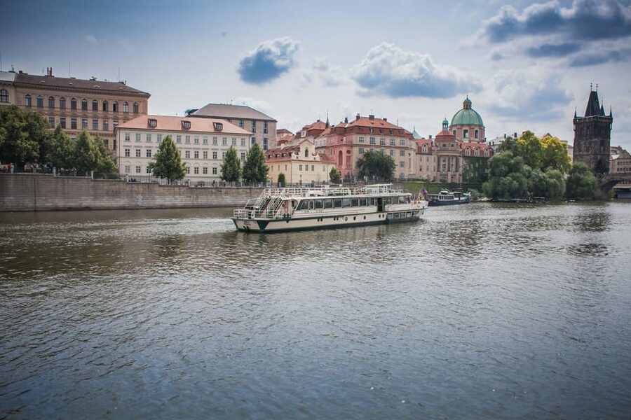Prague: An unforgettable 2-hour cruise on the Vltava River. - Booking advice and final verdict