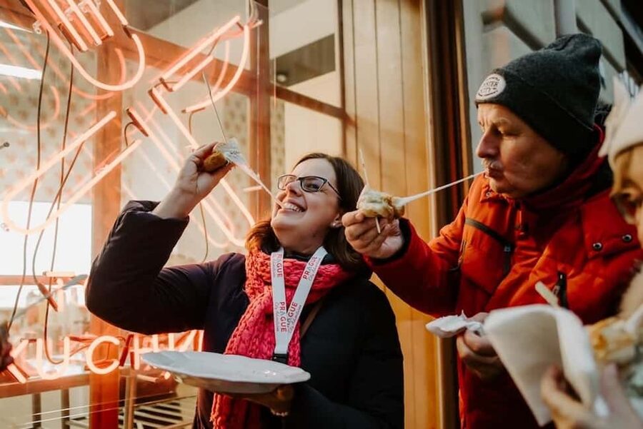 Prague: Award-Winning Old Town Food Tour with Four Drinks - The one-hour restaurant stop and Czech food traditions