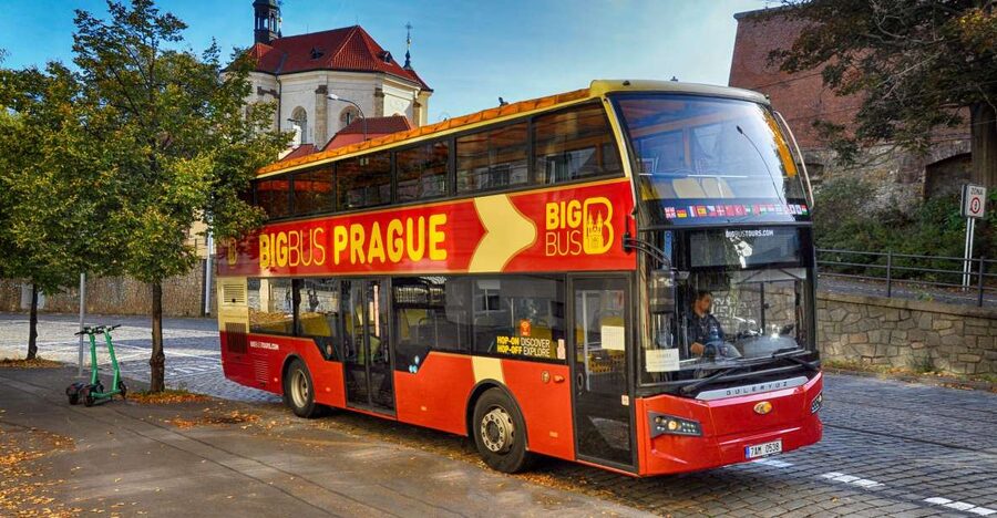 Prague: Big Bus Hop-on Hop-off, Castle Tour and River Cruise - Use the Red Line for Prague Castle