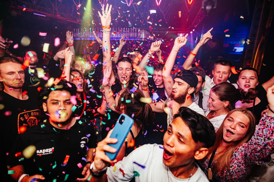 Prague: Boat Party with Unlimited Drinks & After Party Entry - Prague Castle and the Rudolfinum after dark