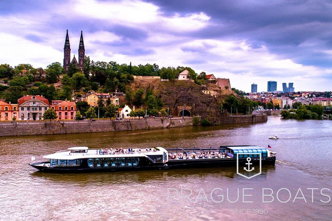 Prague Boats 3-hour Dinner Cruise - The Smíchov locks and the long middle hour