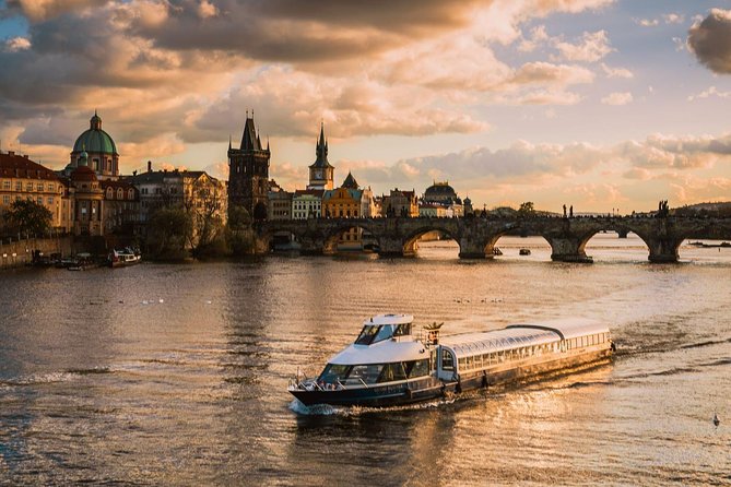 Prague Boats 3-hour Dinner Cruise - Choosing a seat for views and music