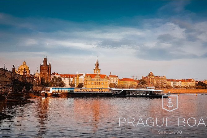Prague Boats 3-hours Crystal Dinner Cruise - The welcome drink and first impressions