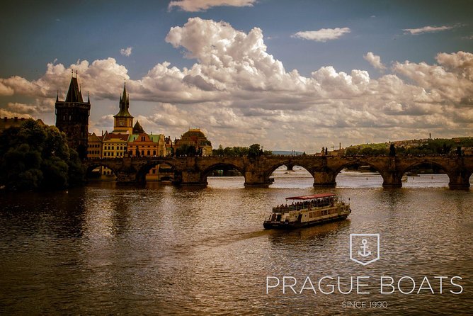 PRAGUE BOATS: 50-Minute Sightseeing Cruise - What the audio guide can and cannot do