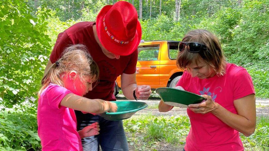 Prague: Bohemian Uplands Garnet Panning&Animal Farm 4WD Tour - Should You Book the Bohemian Uplands Tour?