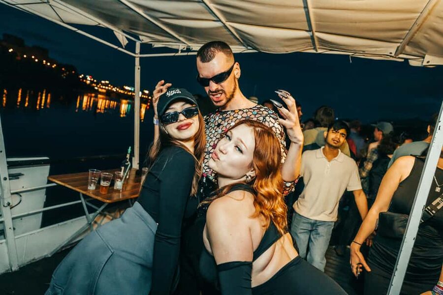 Prague: Booze Cruise with Open Bar and Duplex Entry - Who Should Book This Experience?