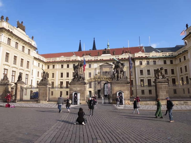 Prague: Bus and Boat Tour - Why this bus and boat combination works