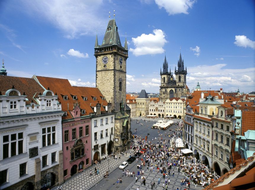 Prague: Bus and Boat Tour - From the castle area to the Vltava pier