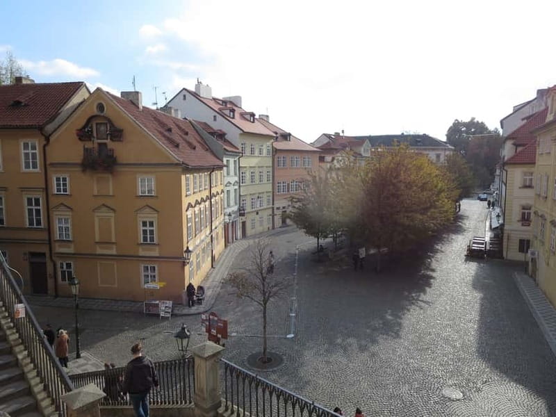 Prague: Bus and Boat Tour - Timing, meeting points, and simple preparation
