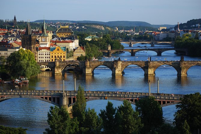 Prague: Bus Tour, Walking Tour, River Cruise and Lunch - Prague Castle, where the walking starts