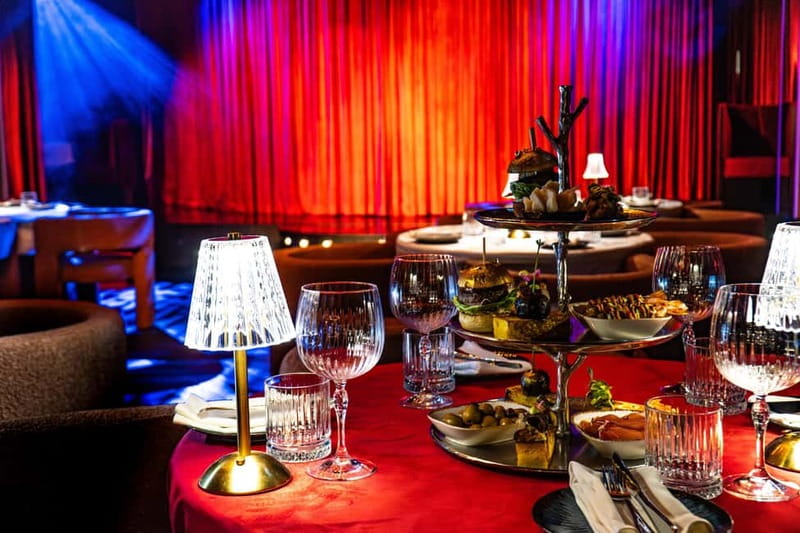 Prague: Cabaret Show at Medusa - Nightlife Prague - Costumes, choreography, and live music