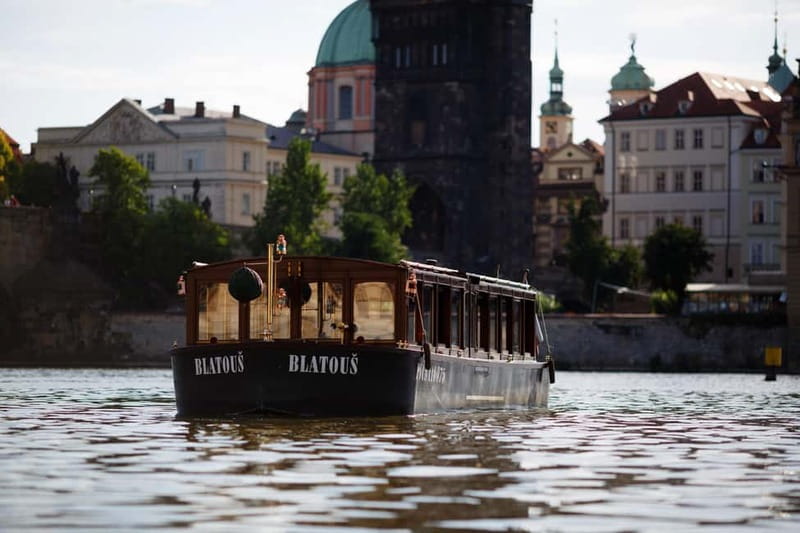 Prague: Canal Cruise Around Charles Bridge - Five things to know before you go
