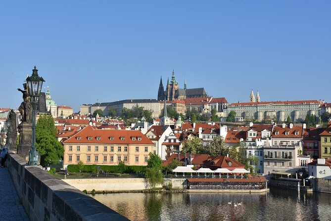 Prague Castle: Admission Ticket With Bus Transfer And Audioguide - Golden Lane And Daliborka Tower
