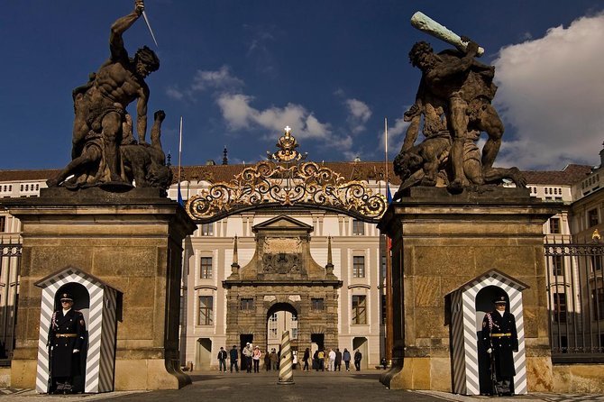 Prague Castle And Castle Grounds Walking Tour in french - Why Prague Castle deserves three and a half hours