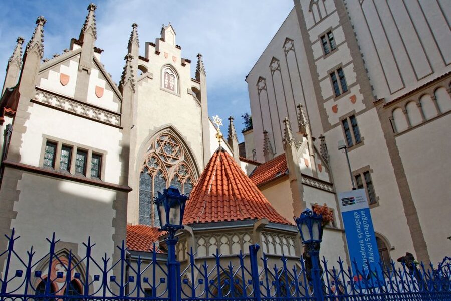 Prague: Castle and Jewish Quarter Tour - Key points to know before booking