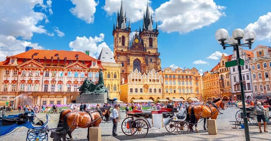 Prague: Castle and Jewish Quarter Tour - Guides who make the four hours count