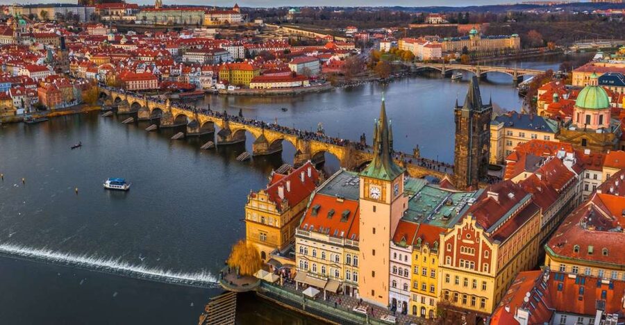 Prague: Castle and Jewish Quarter Tour with Cruise and Lunch - Lunch at a typical Czech restaurant