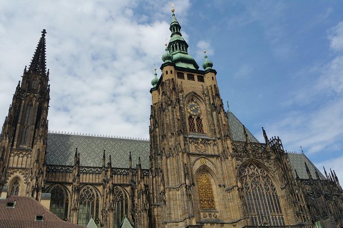 Prague Castle and Lobkowicz Palace entrance tickets - How to organize the three-hour visit
