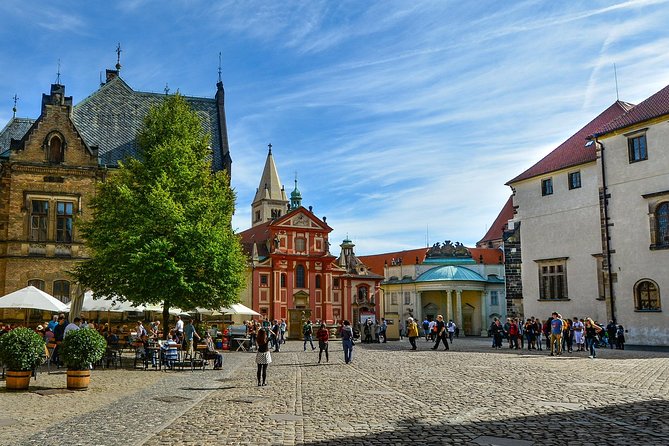 Prague Castle and Lobkowicz Palace entrance tickets - Is the English audio guide enough?