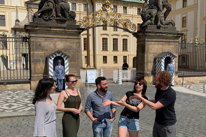 Prague Castle and Pubs Tour with Drinks Included - Prague Castle without the paid interiors