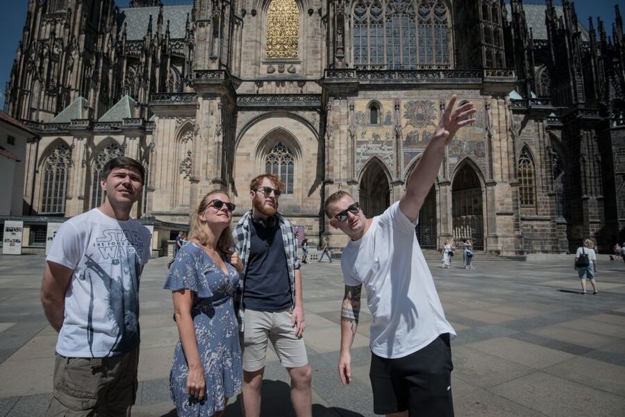Prague: Castle Grounds & Highlights Walking Tour small-group - Key points at a glance
