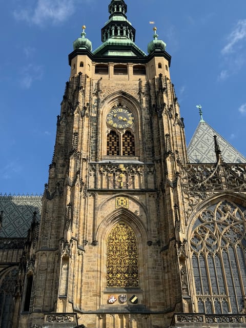 Prague Castle Interiors & Changing of the Guard-Small group - St. George’s Basilica and Golden Lane
