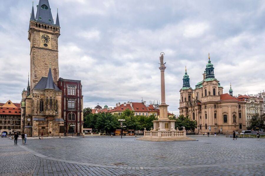 Prague: Castle, National Museum & Town Hall Tickets & Audio - Picking up tickets at Maiselova 5