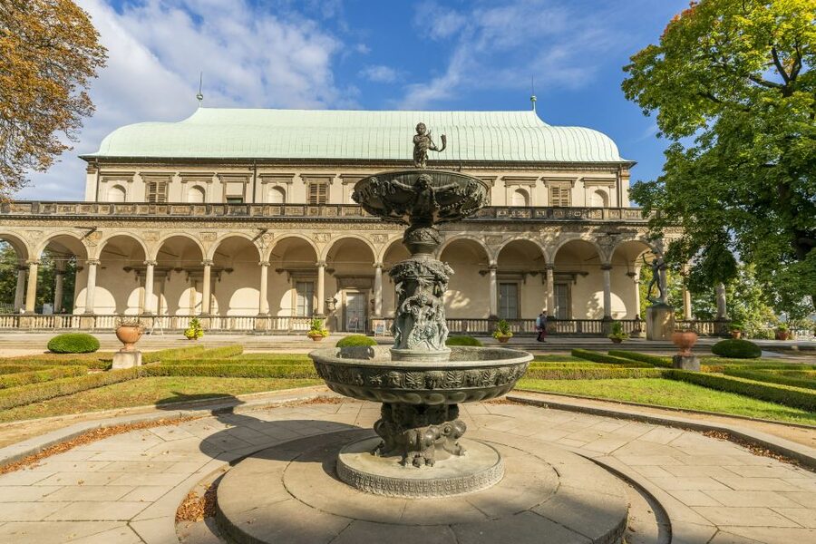 Prague: Castle Tour with Local Guide and Entry Ticket - How the 150-minute schedule works