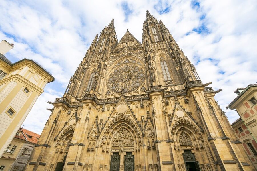 Prague: Castle Tour with Local Guide and Entry Ticket - Skipping the ticket queue, but not every wait