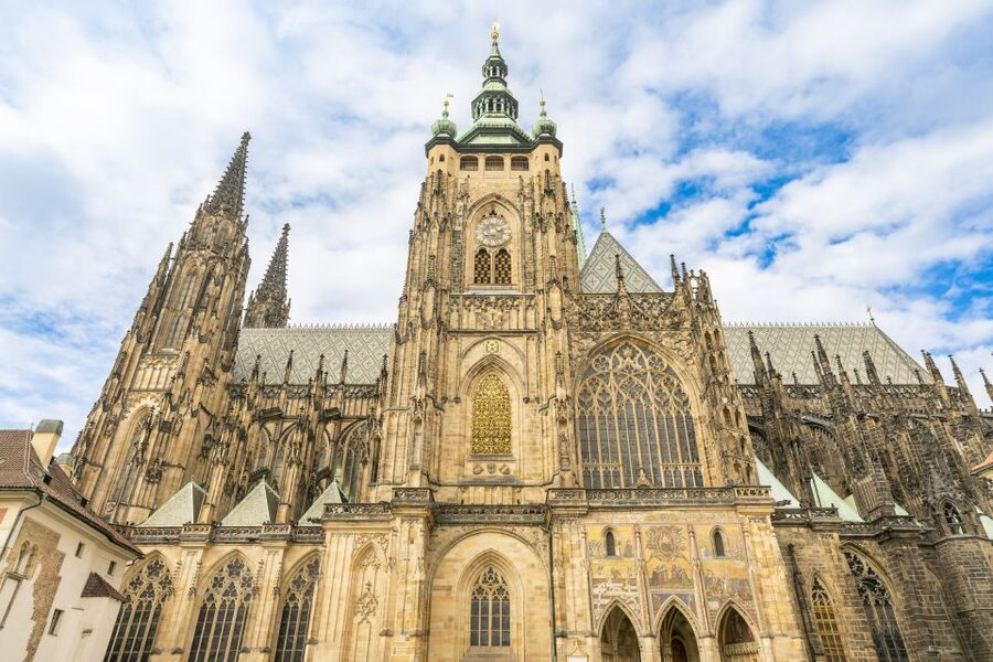 Prague: Castle Tour with Local Guide and Entry Ticket - Small group or private tour?