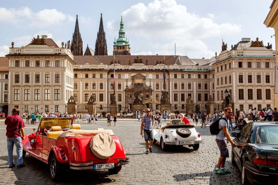 Prague City 3-Hour Tour with Changing of the Guard - Saint Vitus Cathedral and the castle’s royal story
