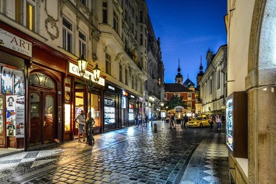 Prague: City Highlights Walking Tour - What the guide adds to three hours