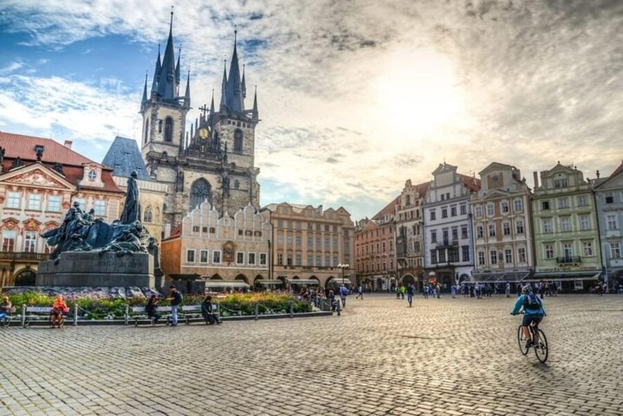 Prague: City Highlights Walking Tour - Josefov: Prague’s Jewish Quarter in a short visit