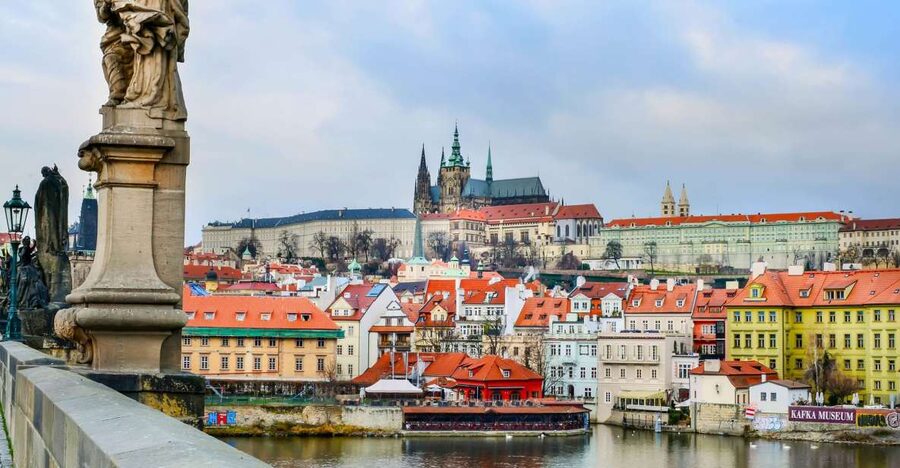 Prague: City Tour - Crossing toward Lesser Town