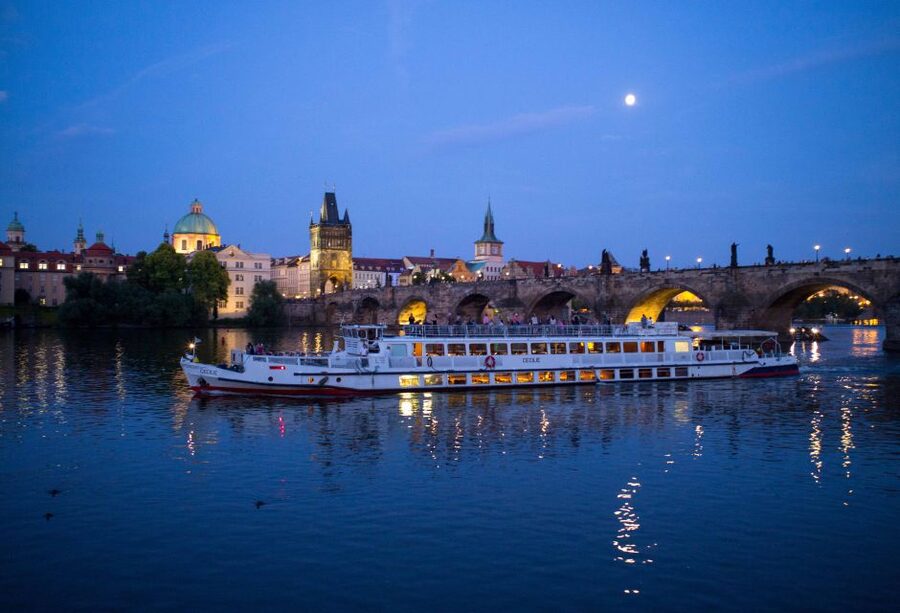 Prague: City Tour and Dinner Cruise with Hotel Pickup - Is $109 a fair price?