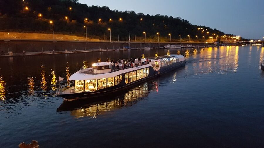 Prague: City Tour and Dinner Cruise with Hotel Pickup - What the four-hour evening actually includes