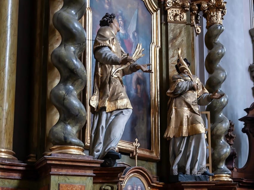Prague: Classical Concert at St. Giles' Church - The acoustics: clear sound, hard pews