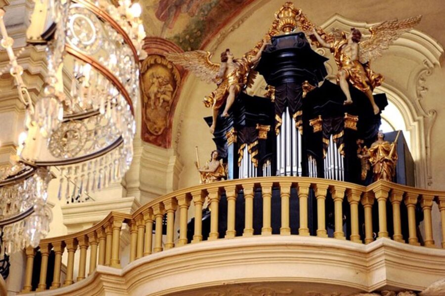 Prague: Classical Concert in St. Nicholas Church - Seating, temperature, and what to bring