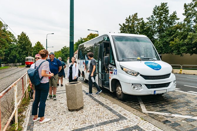 Prague Combo: Castle Guided Tour, Bus and Optional Boat - The guide matters more than the bus