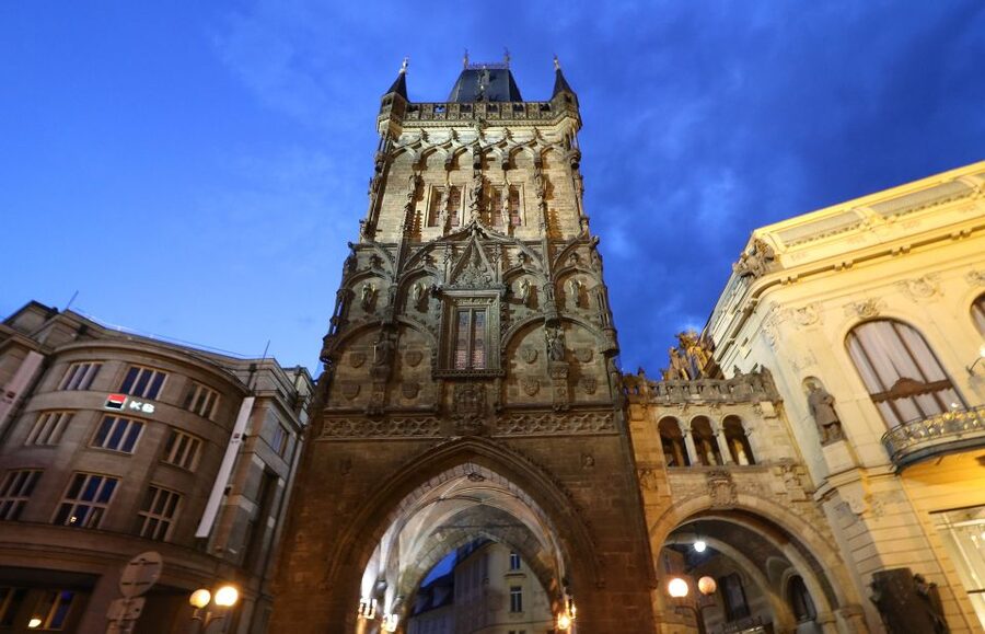 Prague Complete Tour in Spanish & Lunch, Tickets - Timing, walking, and practical comfort