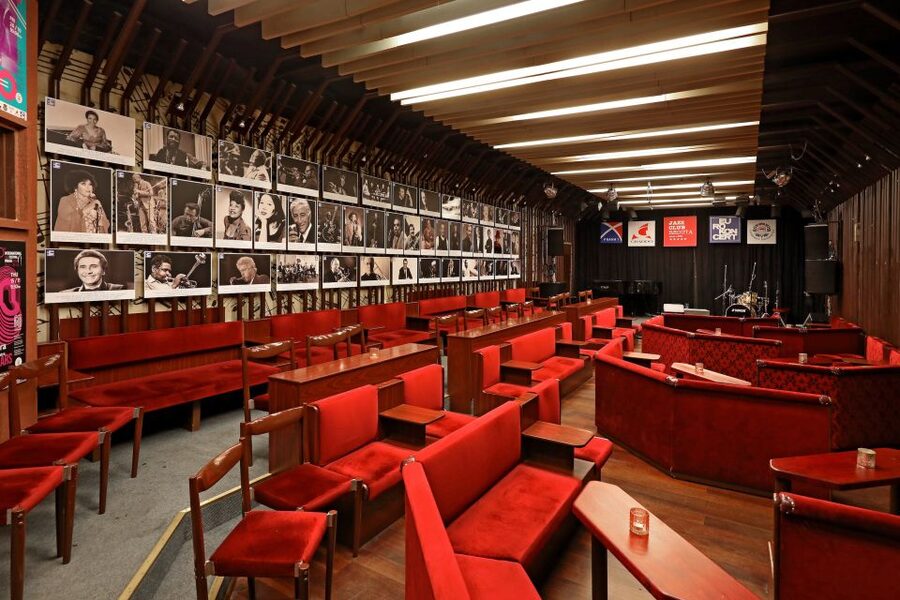 Prague: Concert at Reduta Jazz Club - Arriving at Národní 20 and finding your place