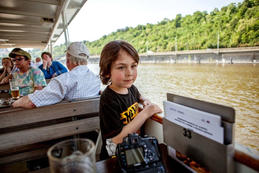 Prague Cruise: 1-Hour on the River Vltava - Drinks, snacks, and the pace onboard