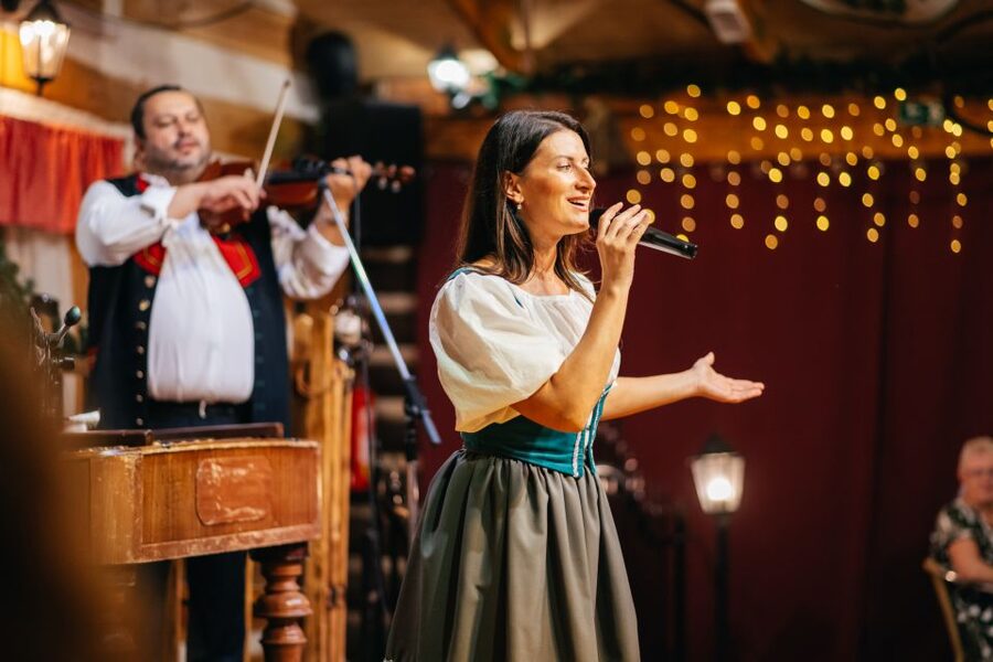 Prague: Dinner with Folk Show and Open Bar - Key points at a glance