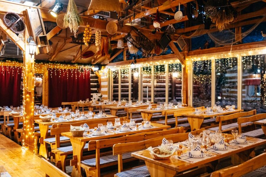 Prague: Dinner with Folk Show and Open Bar - Dinner: three courses with an open bar