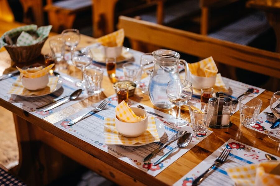 Prague: Dinner with Folk Show and Open Bar - Folk dancing, singing, and cymbal music