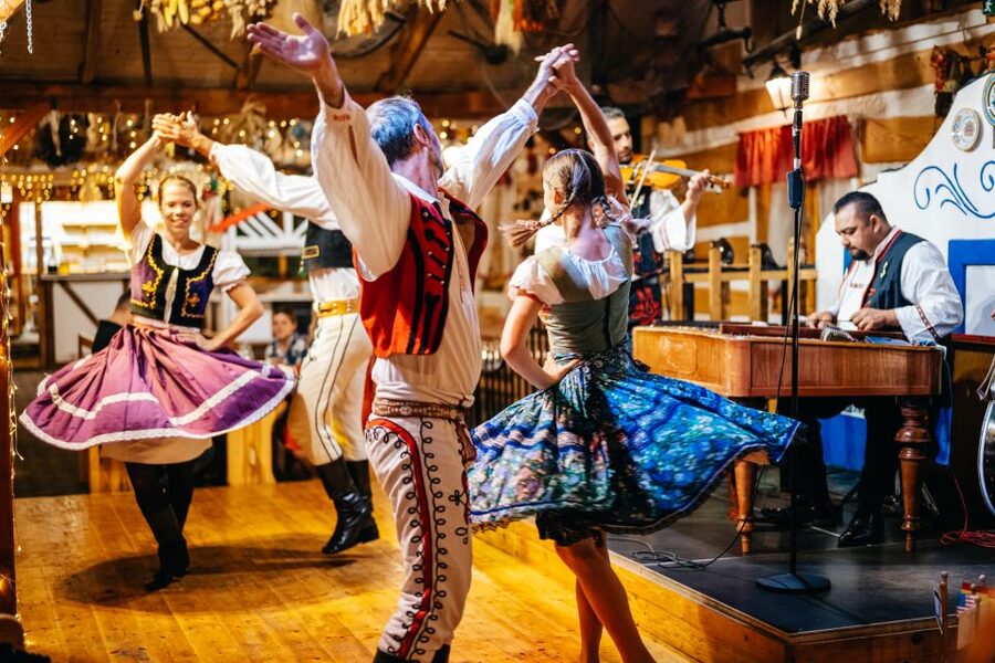 Prague: Dinner with Folk Show and Open Bar - Who will enjoy this evening most?
